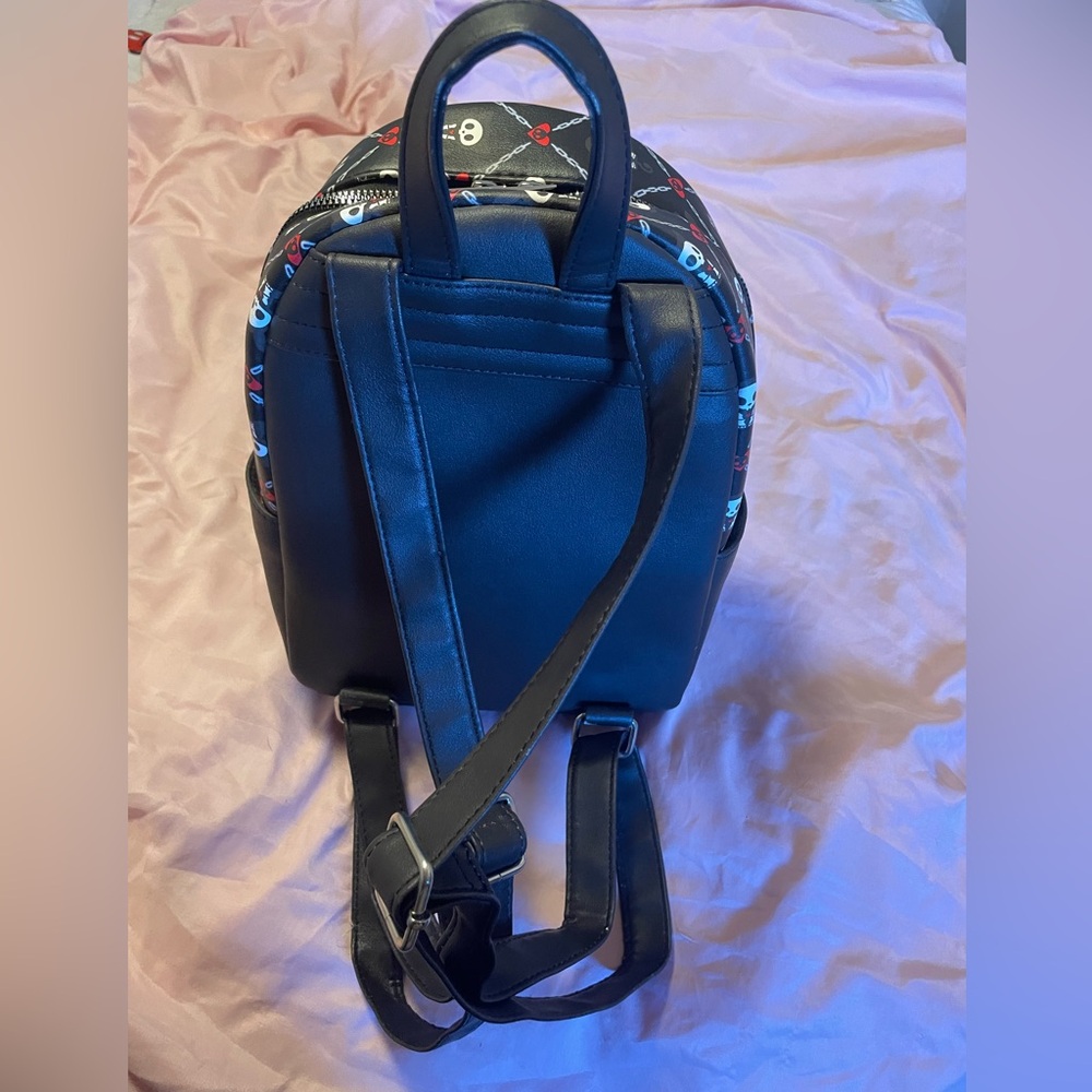 Black Skull Pattern Backpack - Picture 2 of 5